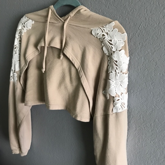 Super cropped Charlotte Russe Nude hoodie - Picture 3 of 3